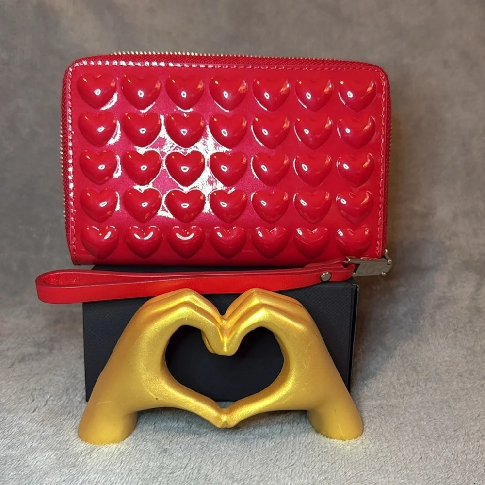 ❤️MARC JACOBS❤️Red Embossed Hearts Patent Leather Phone Wristlet/NWOT
